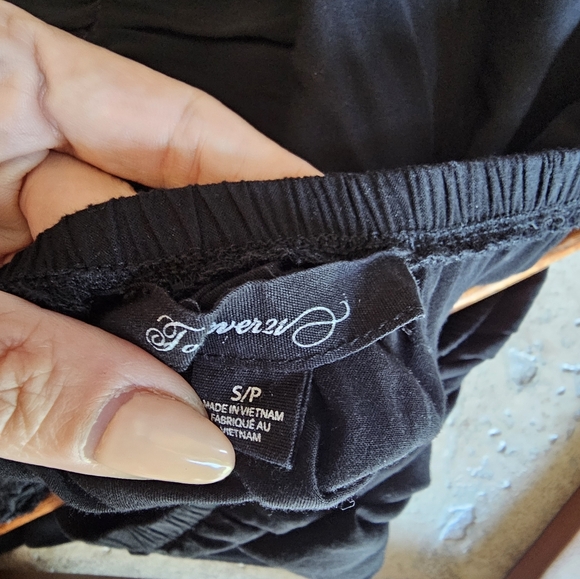 2/40$ FOREVER 21 jumper romper - Picture 5 of 9